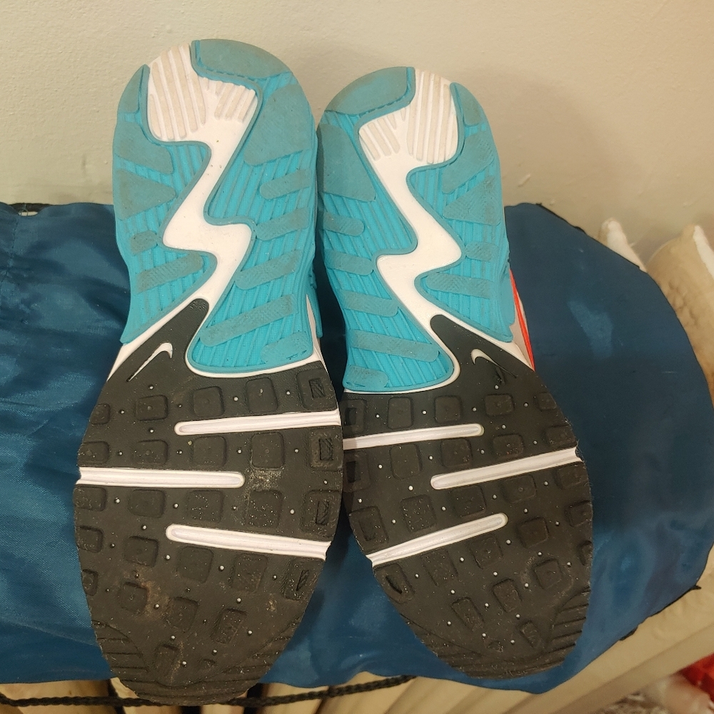 Nike Air Max Sneakers Women's - Picture 14 of 14